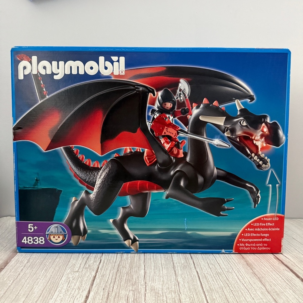PLAYMOBIL 4838 Dragon Land Giant Dragon w LED Fire & Knight  Sealed Box NEW